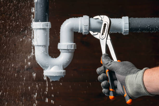 Professional Drain Cleaning technician working in Newhall, IA